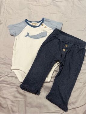Rabbit + Bear Whale Applique Short-Sleeve Bodysuit & Navy Pants Set - Blue/White